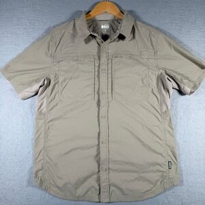 REI Co-op Mens Sahara Short Sleeve Button Down Hiking Shirt Khaki Tan Medium